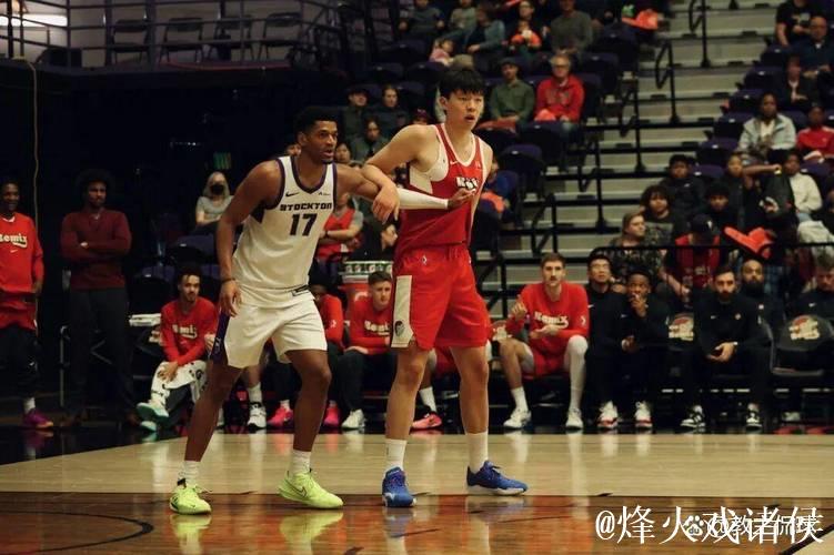 杨瀚森砍下22分7板3助1断2帽 混音队大胜蓝队 杨瀚森砍下22分7板3助1断2帽 混音队大胜蓝队