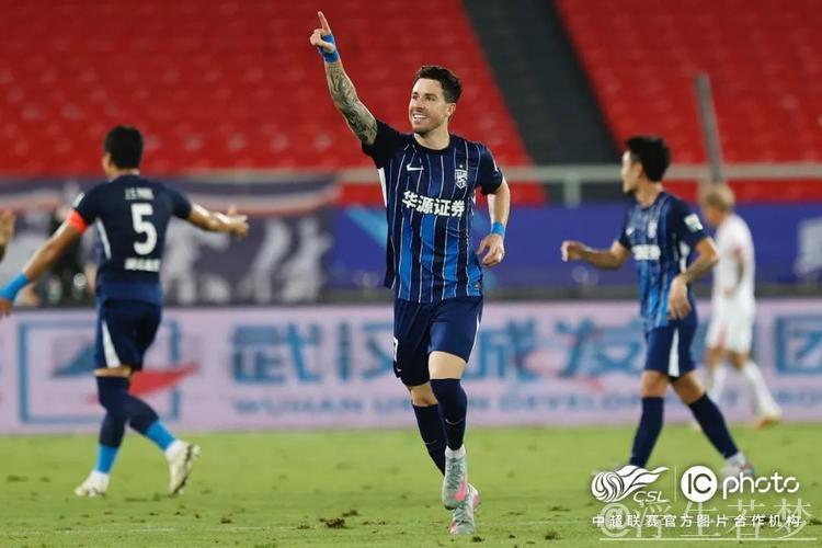 绍尔破门多点开花 武汉三镇大胜青岛海牛 绍尔破门多点开花 武汉三镇大胜青岛海牛